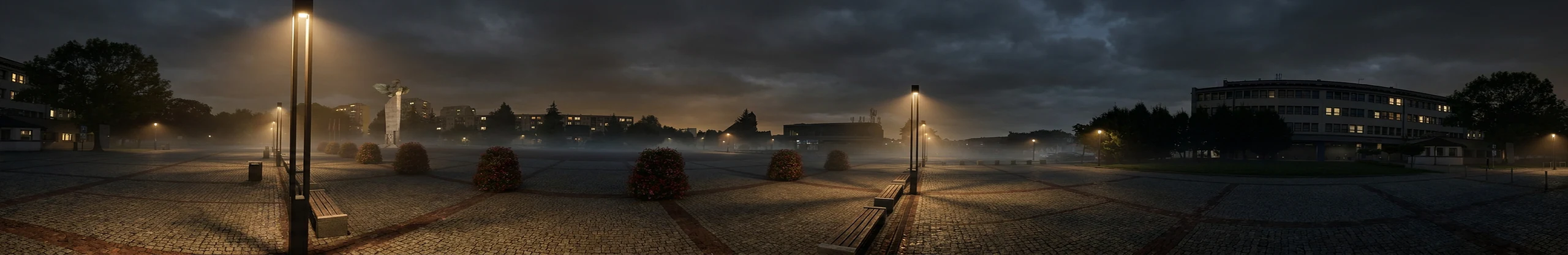 Plac Tysiąclecia w Chrzanowie nocą - pomnik z orłem, latarnie i pusty bruk